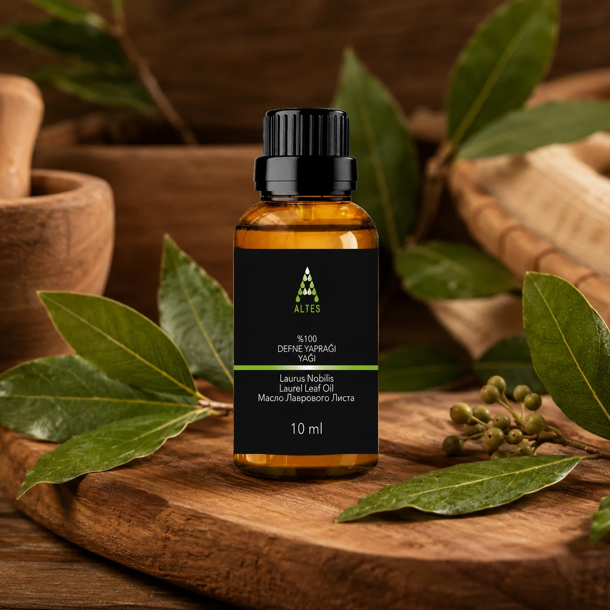 ALTES Defne Yaprağı Uçucu Yağı 10 ml – %100 Saf ve Doğal - ahşap zemin ürün görseli